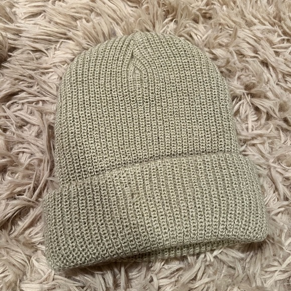 Lonely ghost beanie - Picture 3 of 4